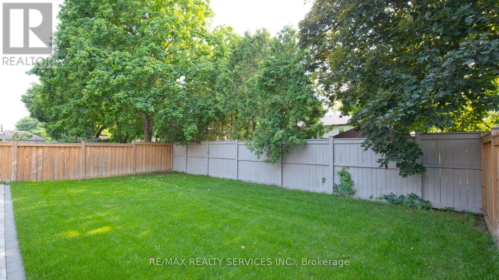 104 SHARPE CRESCENT - 33