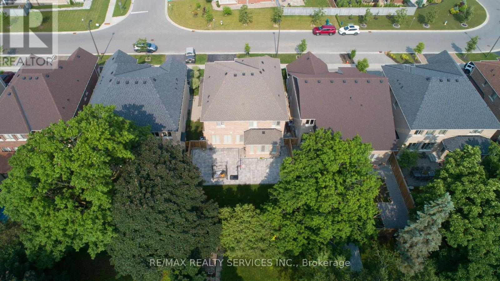 104 SHARPE CRESCENT - 36