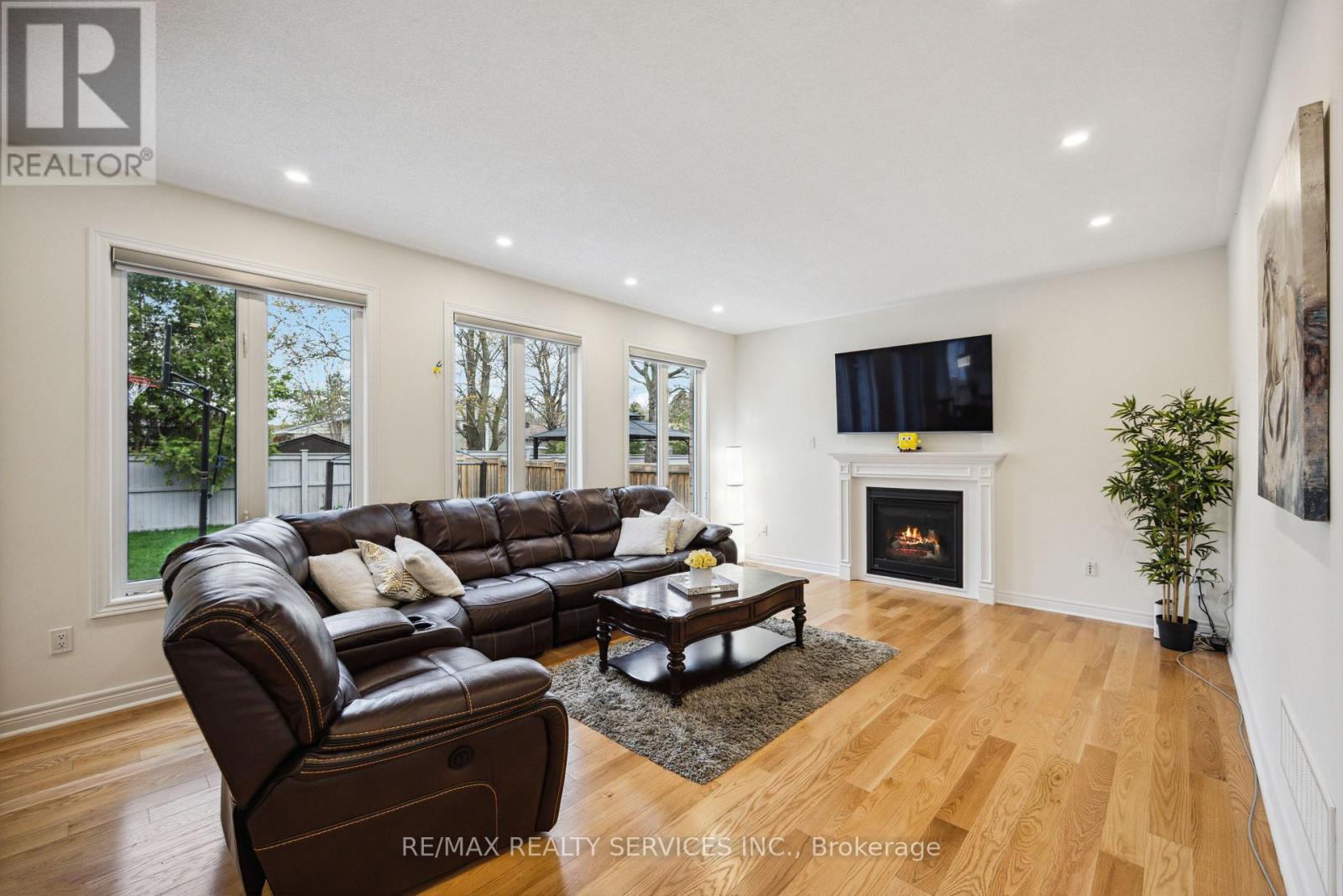 104 SHARPE CRESCENT - 8
