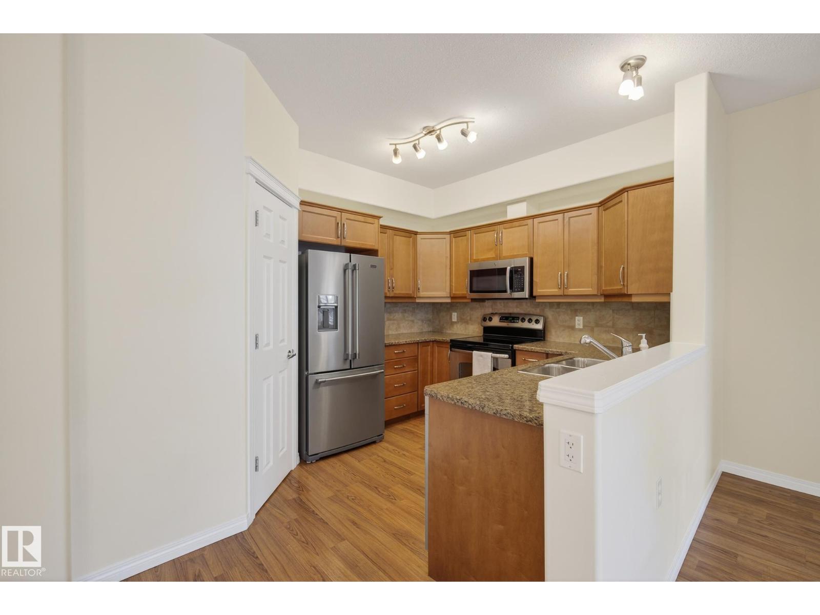 #323 45 INGLEWOOD DR - 3