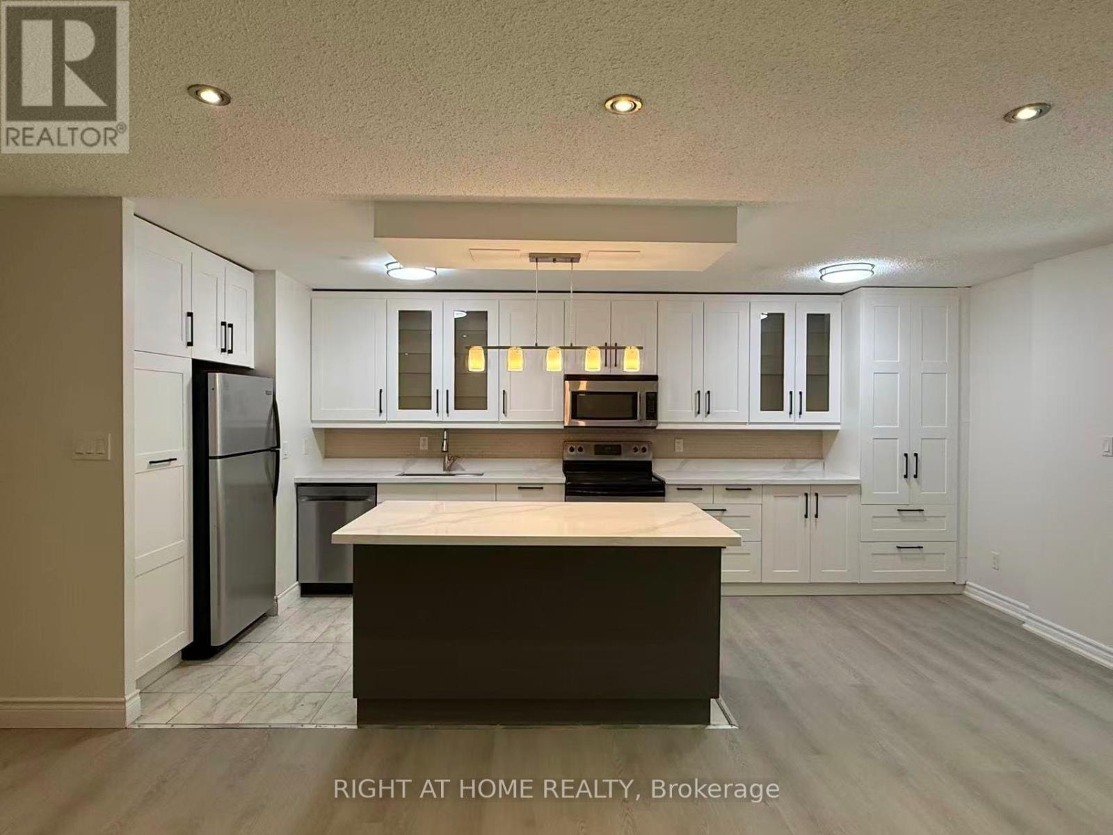 #109 3025 THE CREDIT WOODLANDS DRIVE - 1