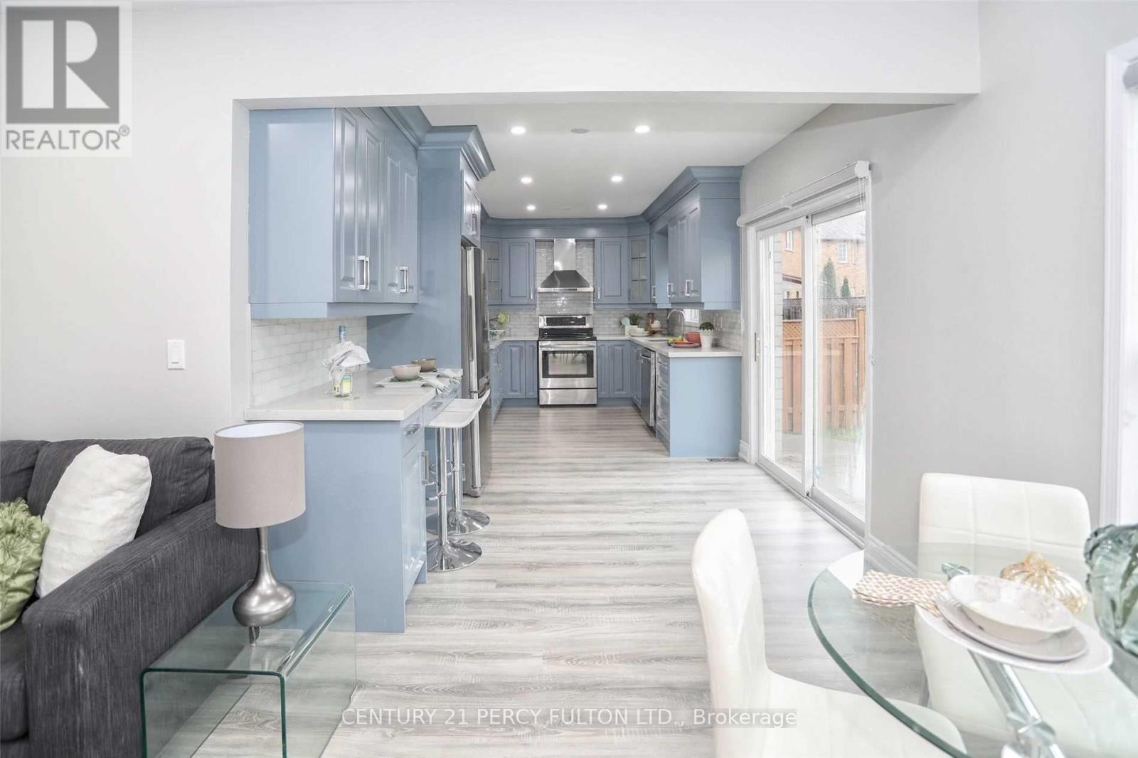 9 VALLEYPARK CRESCENT - 11