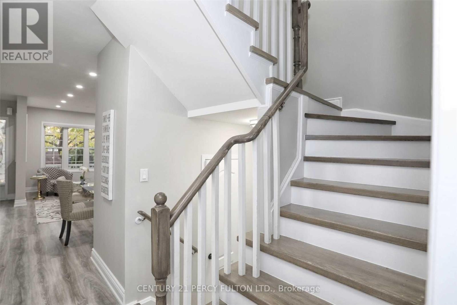 9 VALLEYPARK CRESCENT - 16