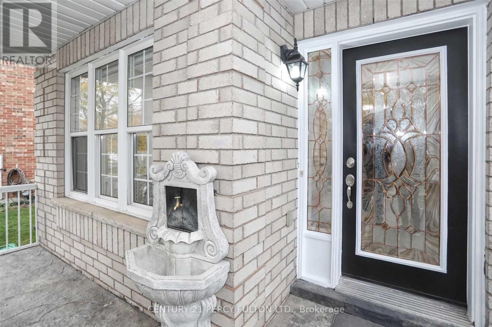 9 VALLEYPARK CRESCENT - 2