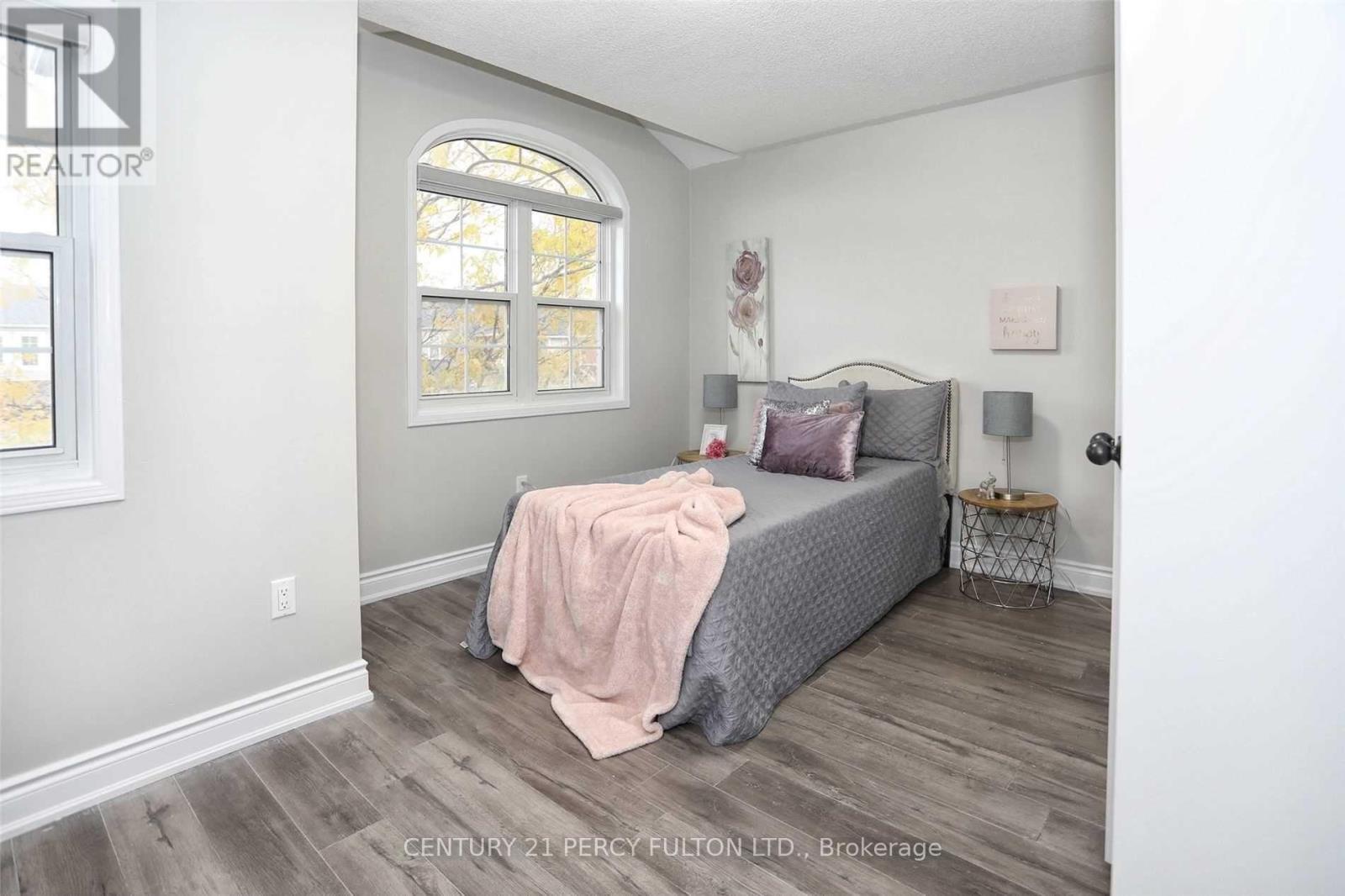 9 VALLEYPARK CRESCENT - 21