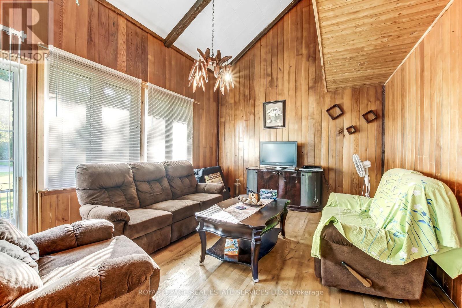 20 BAYVIEW AVENUE - 7