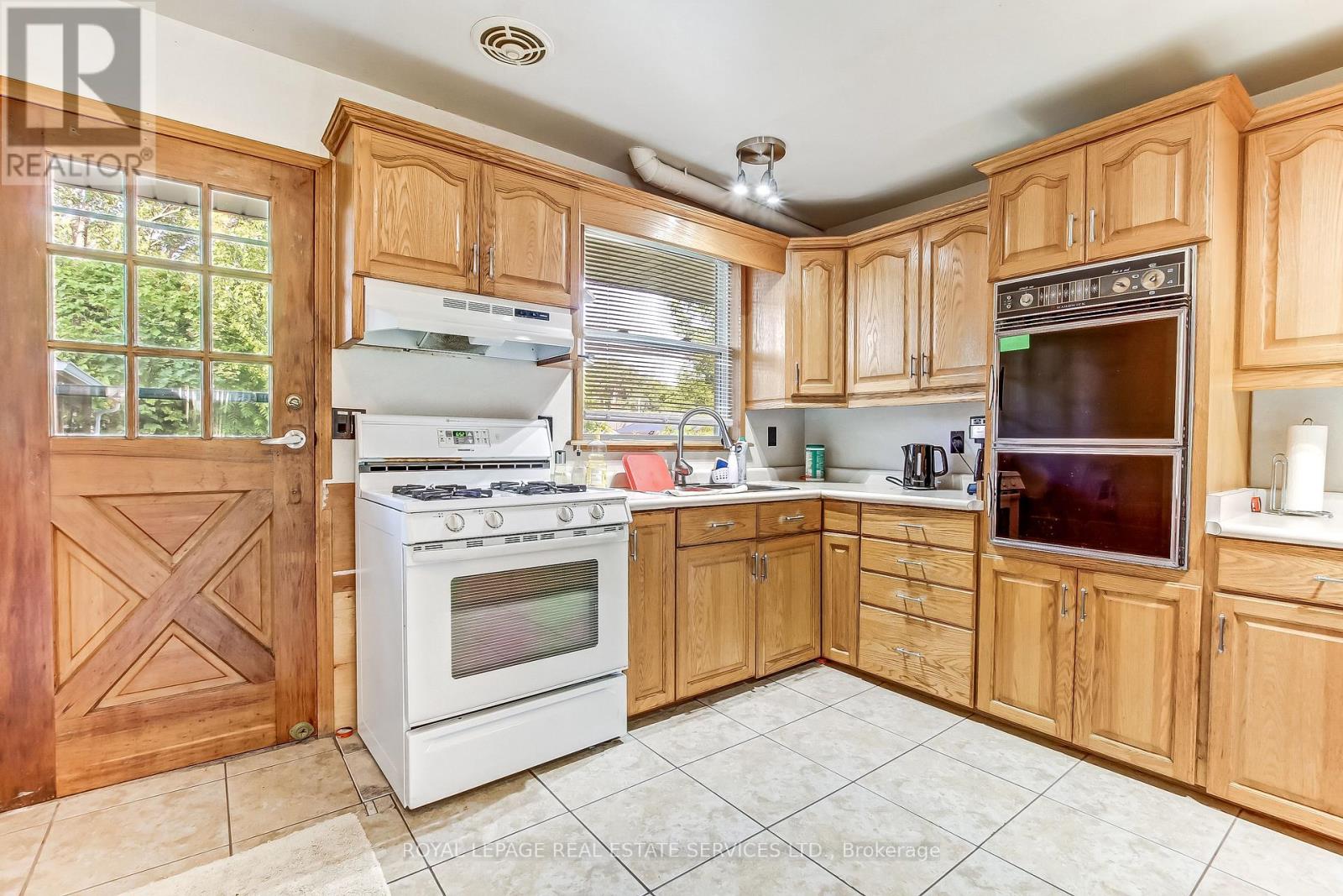 20 BAYVIEW AVENUE - 8