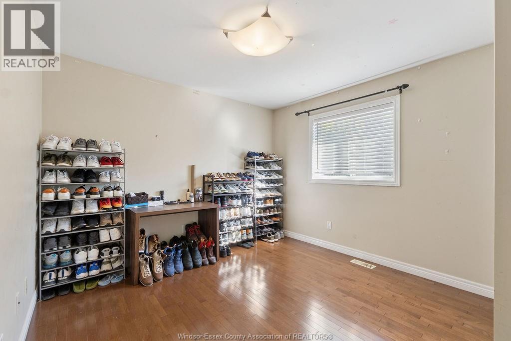 1162 BANWELL ROAD - 13