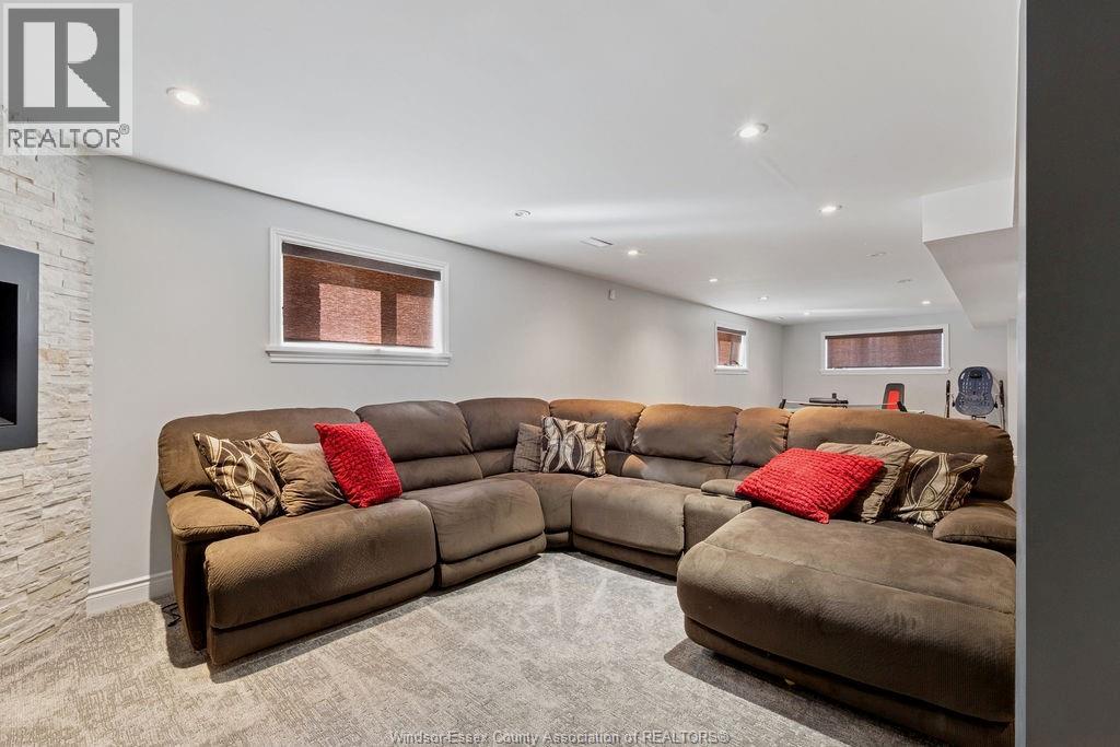 1162 BANWELL ROAD - 21