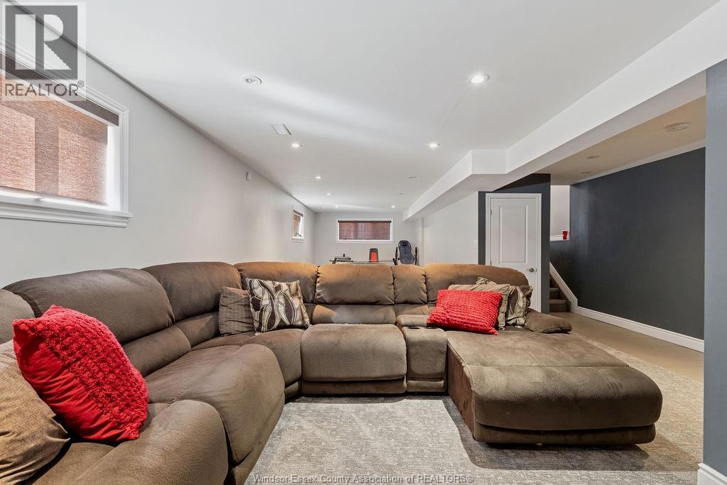1162 BANWELL ROAD - 22