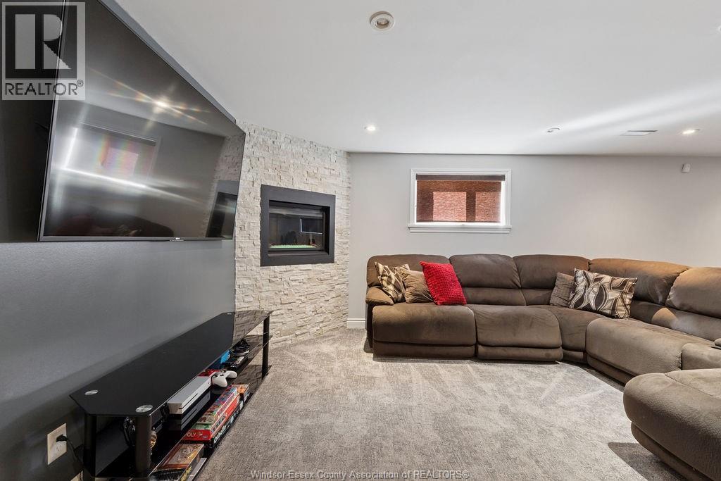 1162 BANWELL ROAD - 25