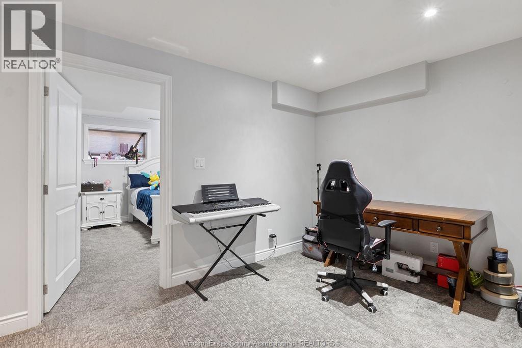 1162 BANWELL ROAD - 26