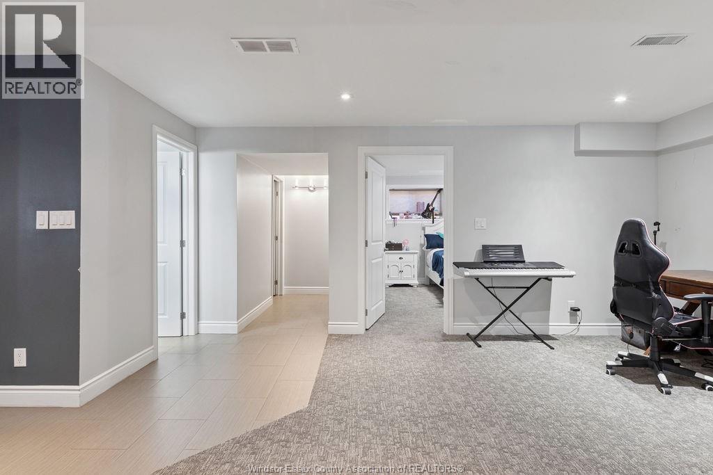 1162 BANWELL ROAD - 29