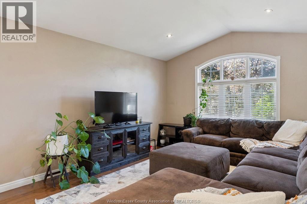1162 BANWELL ROAD - 4