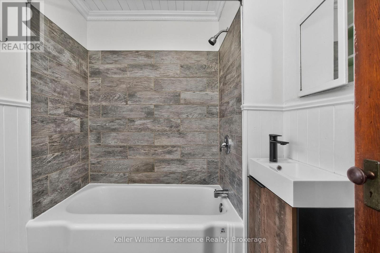2936 FLOS 6 ROAD W - 31