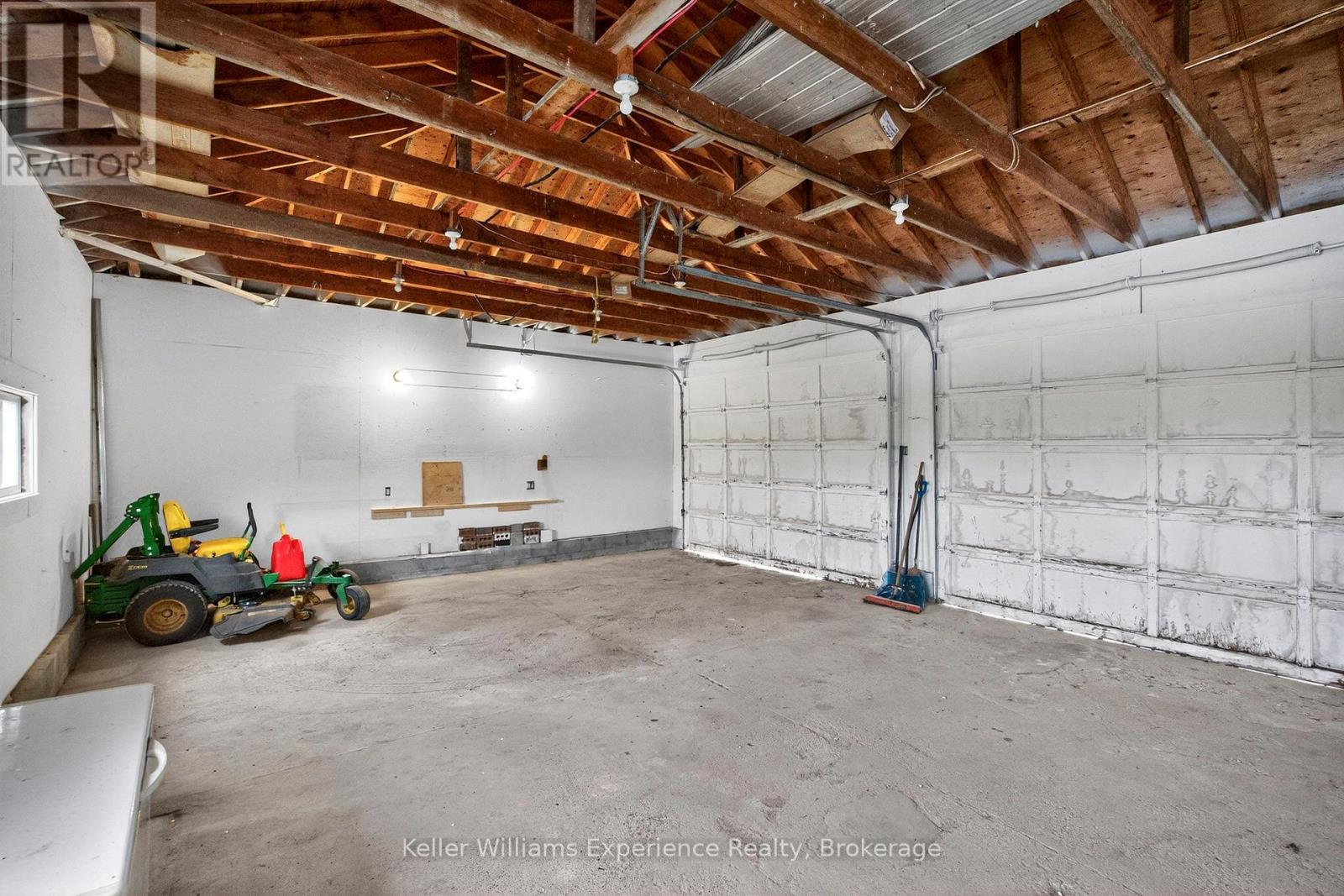 2936 FLOS 6 ROAD W - 33