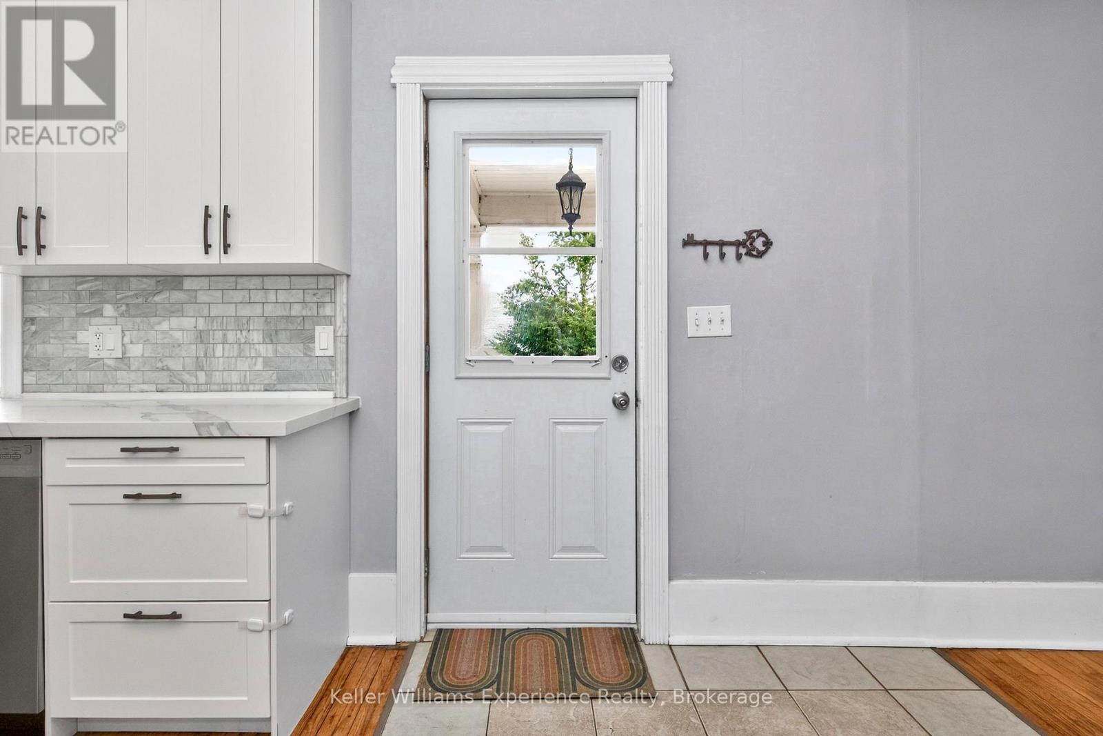 2936 FLOS 6 ROAD W - 4