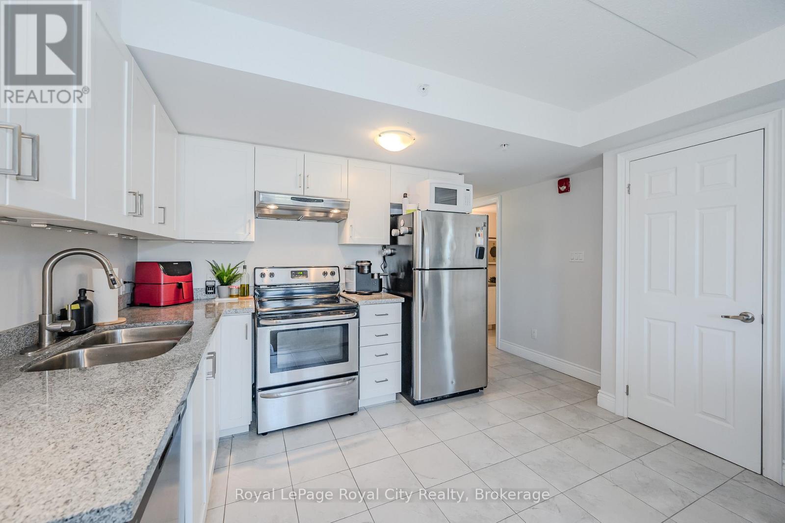 #304 64 FREDERICK DRIVE - 14