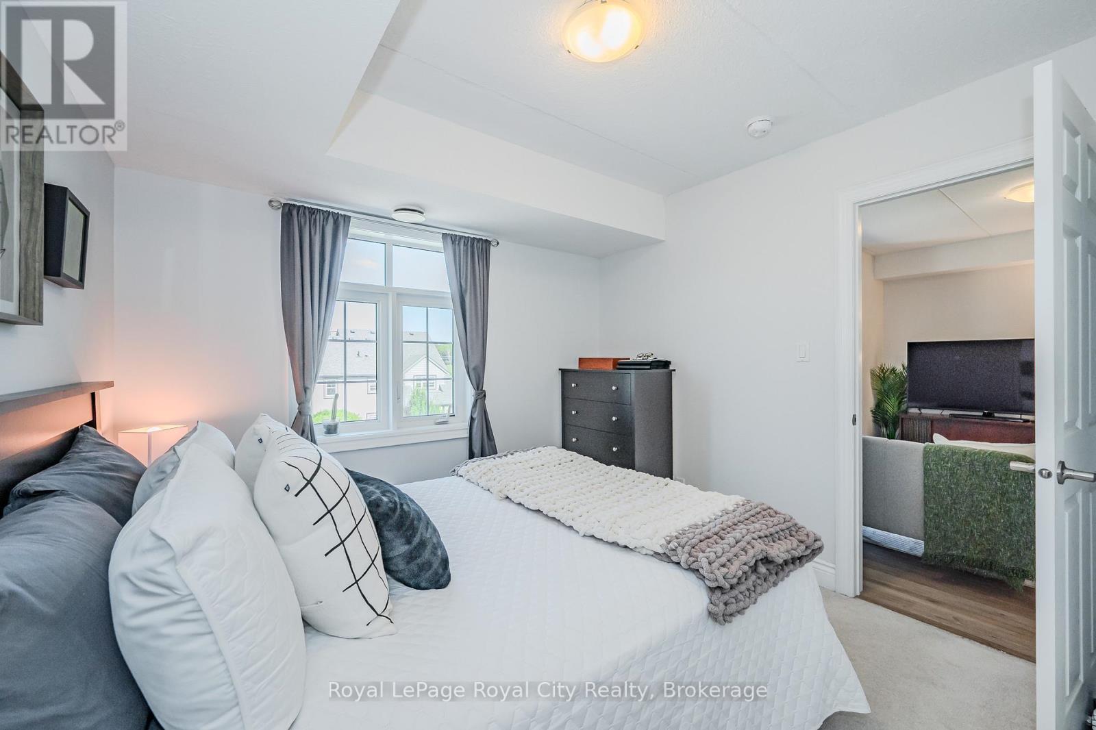 #304 64 FREDERICK DRIVE - 16