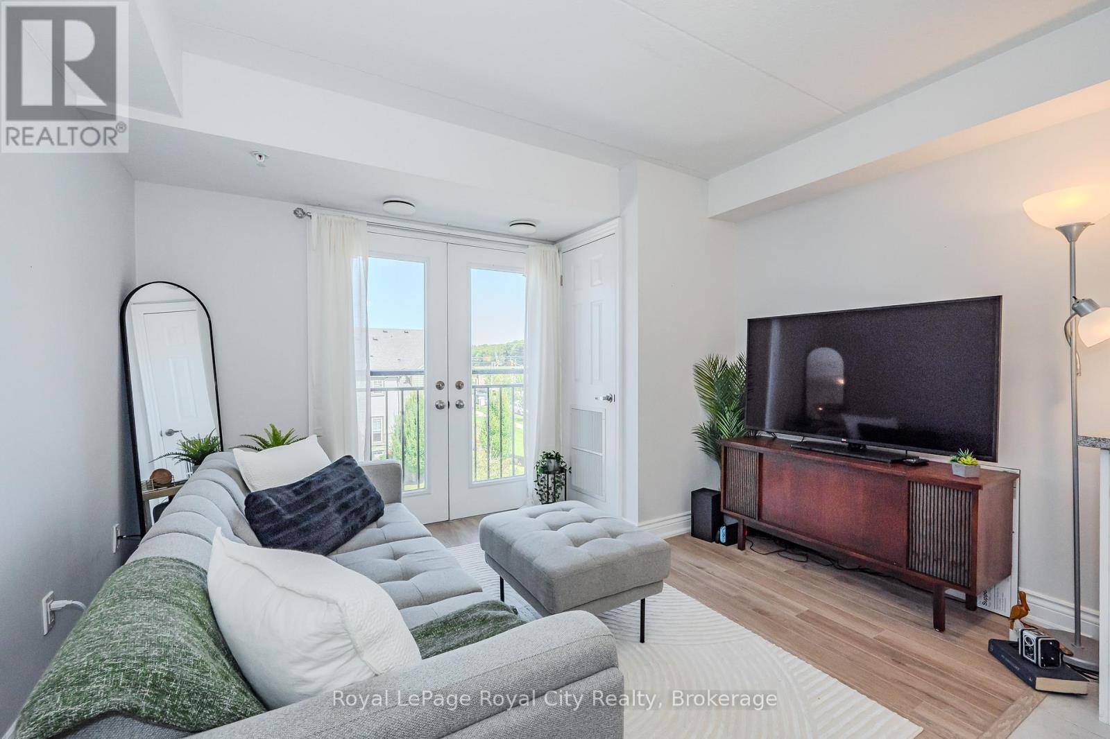#304 64 FREDERICK DRIVE - 7