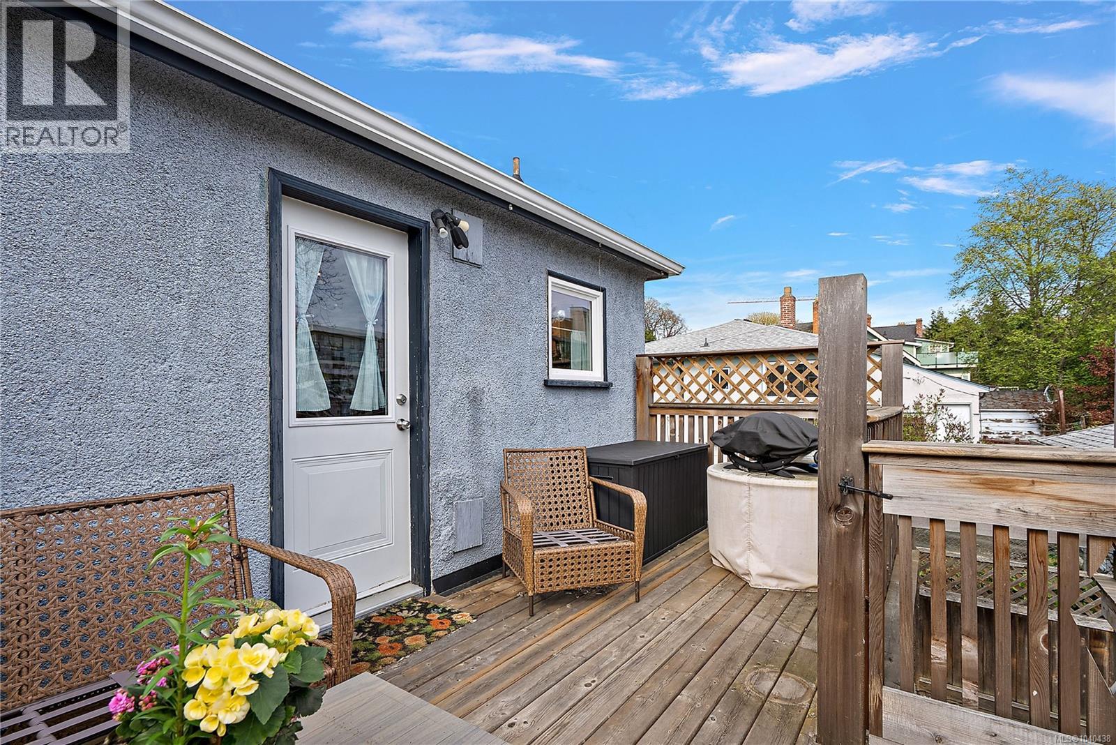 877 Wollaston St - 10