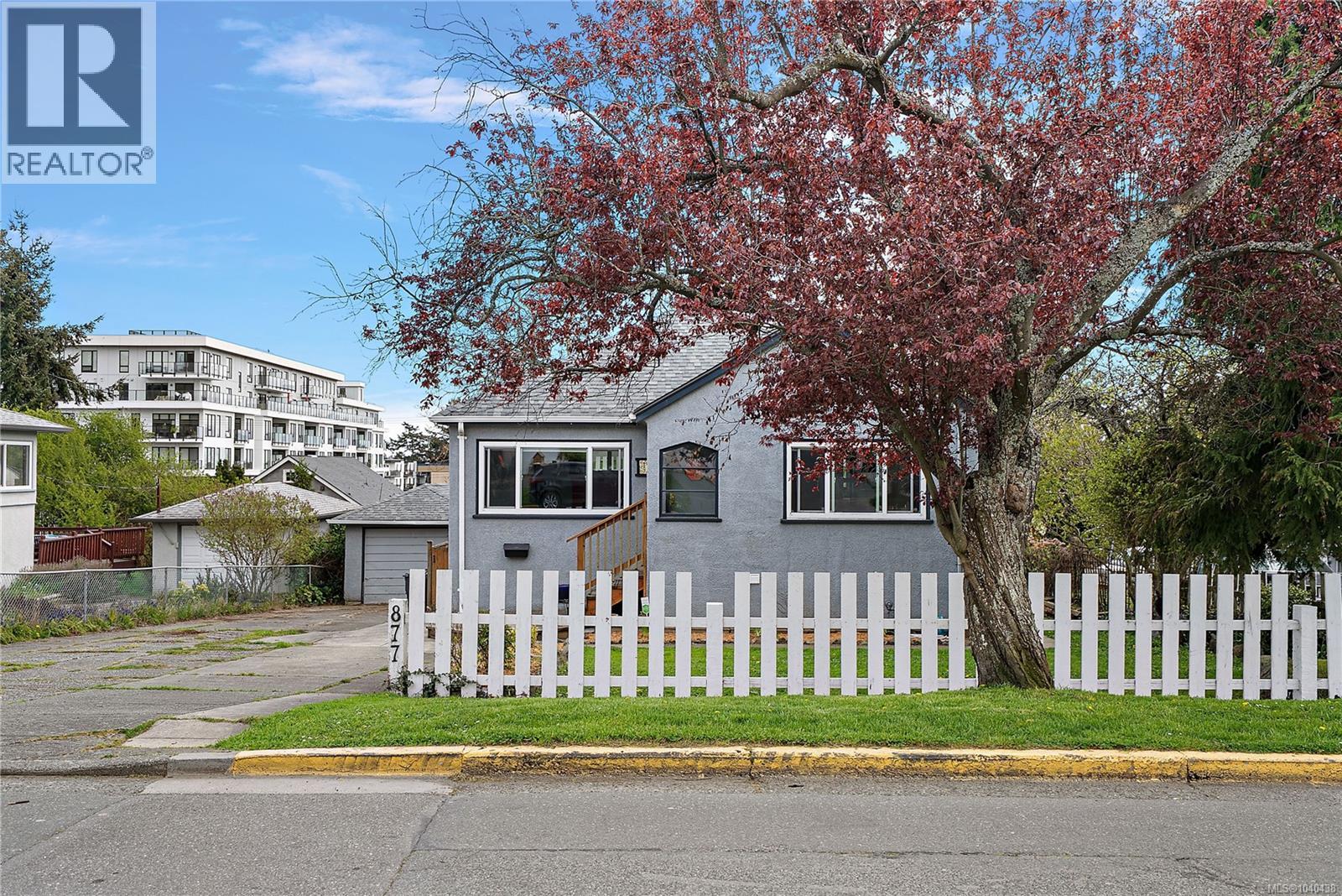 877 Wollaston St - 4