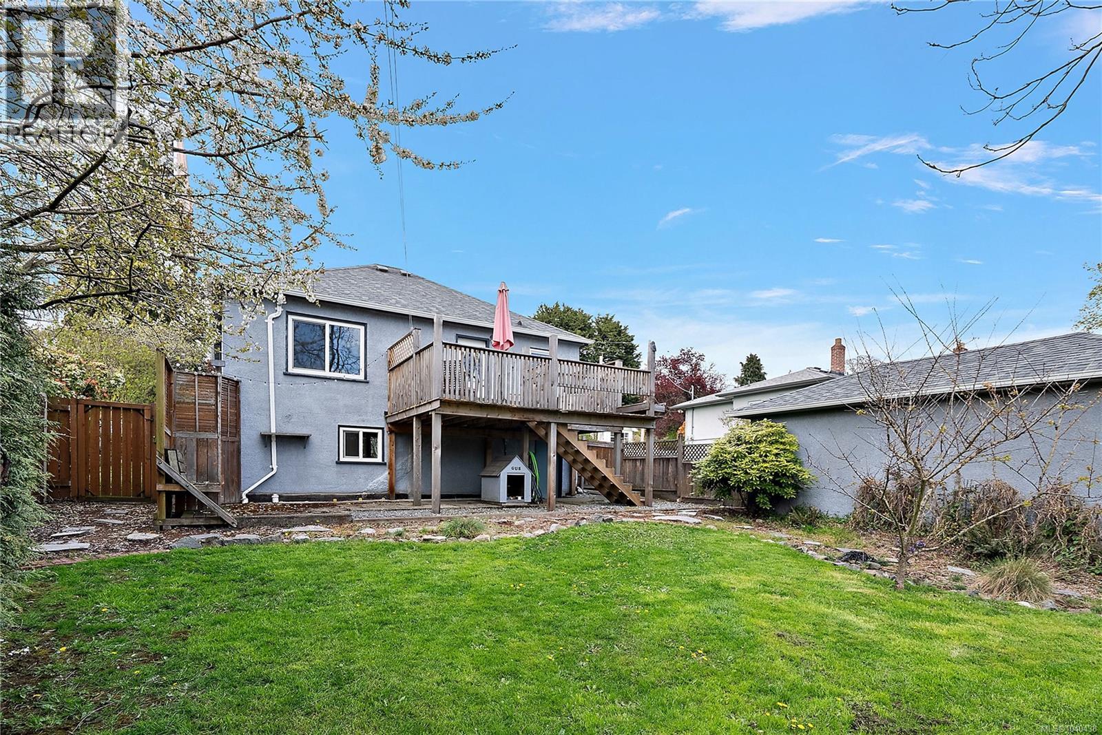 877 Wollaston St - 2