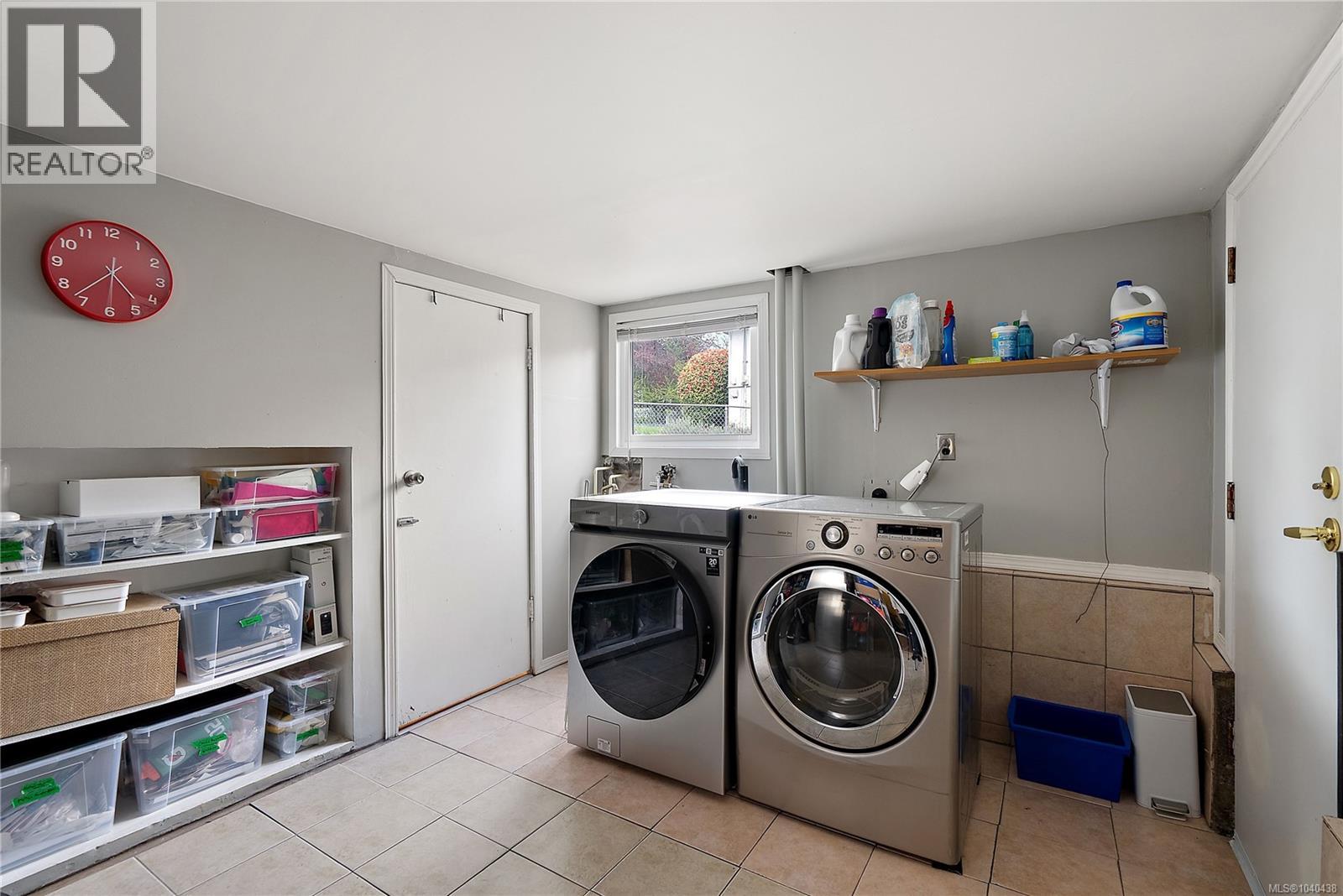 877 Wollaston St - 17