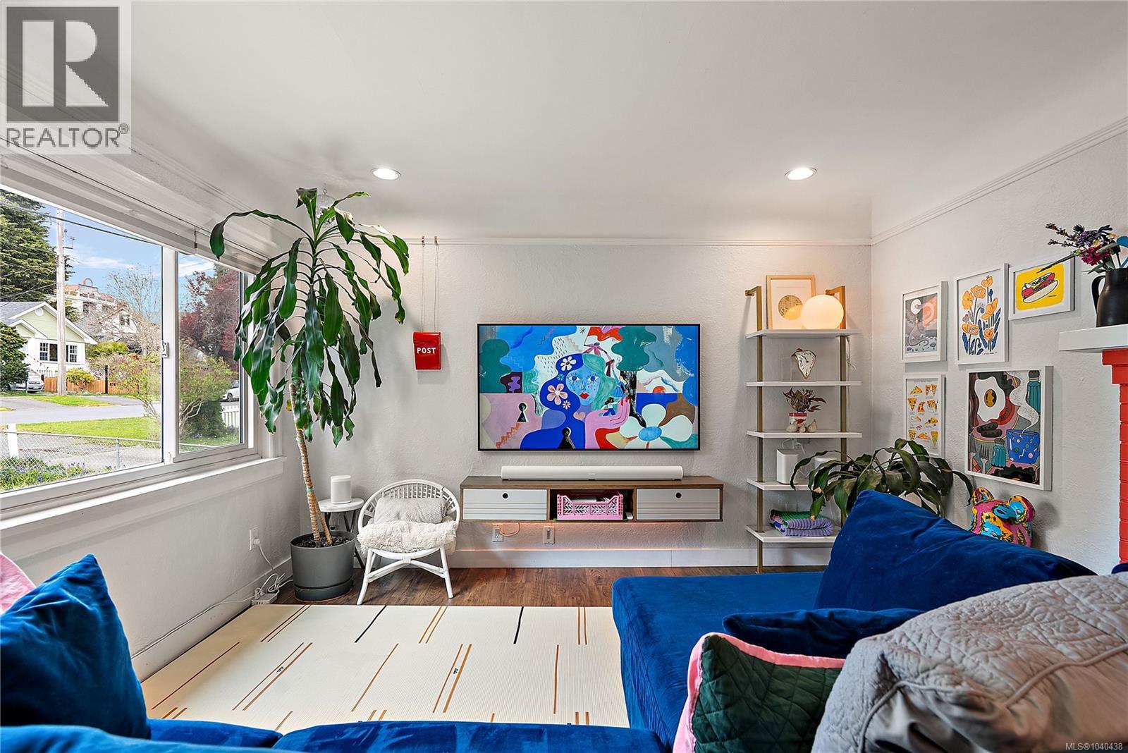 877 Wollaston St - 7