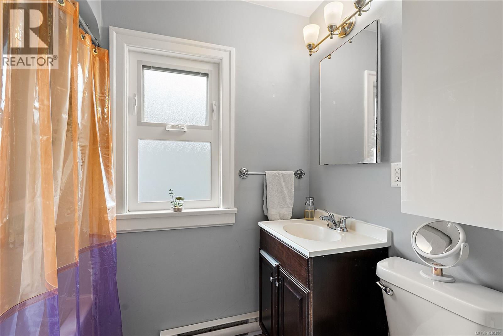 877 Wollaston St - 16