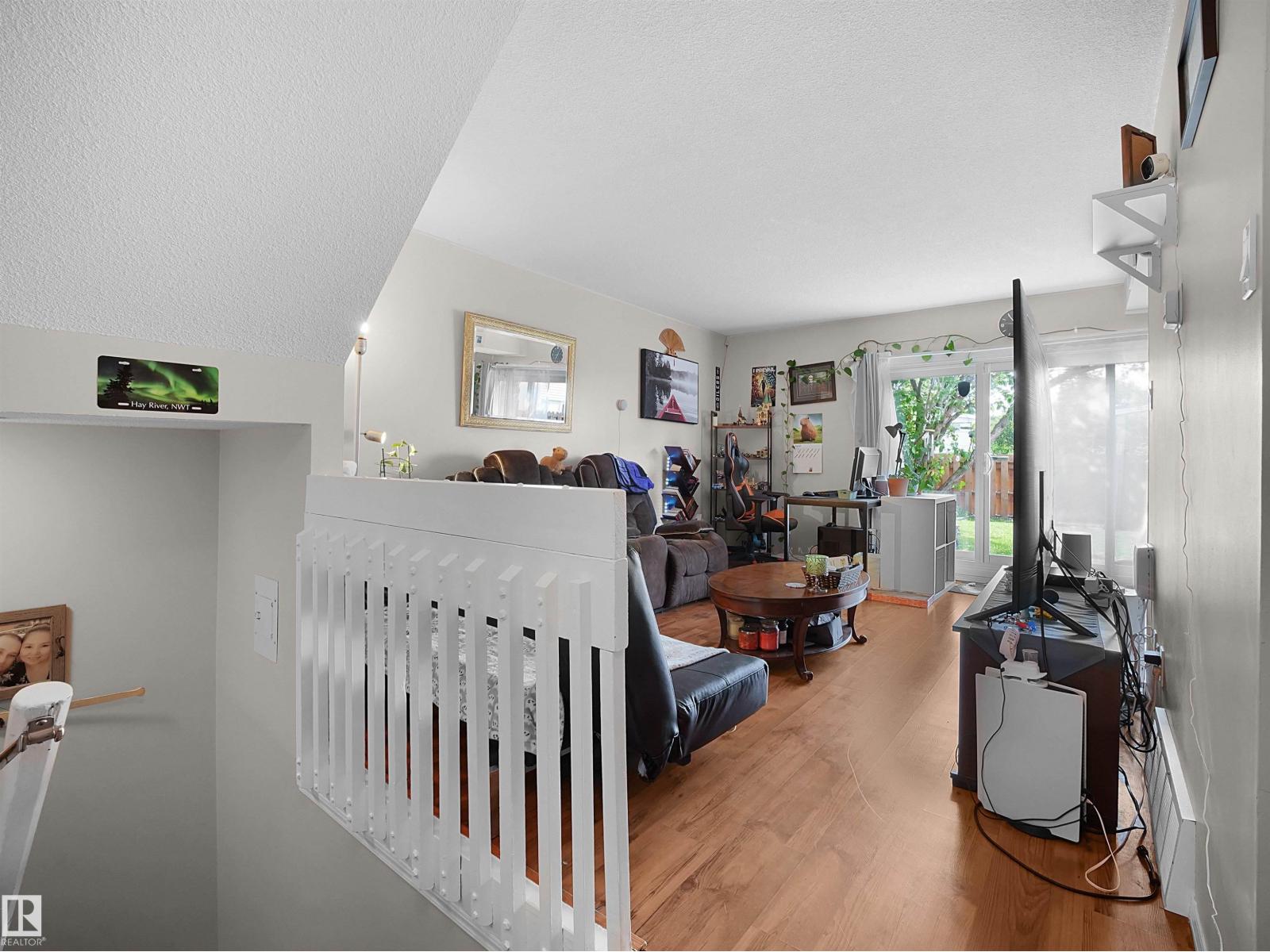 #B 16405 89 AV NW - photo 2