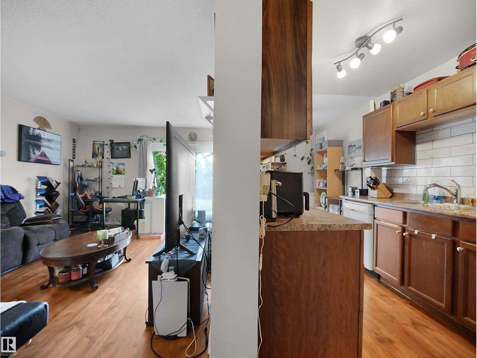 #B 16405 89 AV NW - photo 4