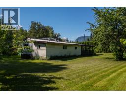1867 Nixon Road, Revelstoke, BC V0E2S0 Photo 20
