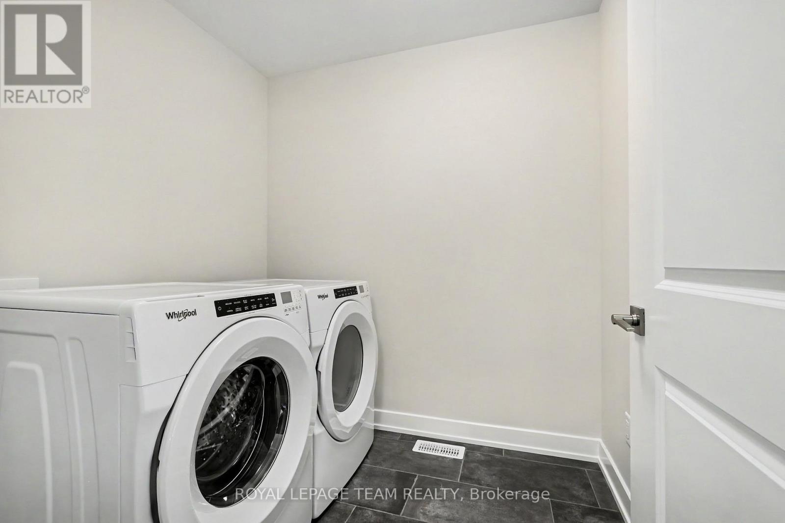 68 DOCTOR AGNES CRAINE DRIVE - 17