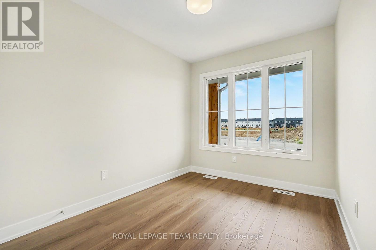 68 DOCTOR AGNES CRAINE DRIVE - 27