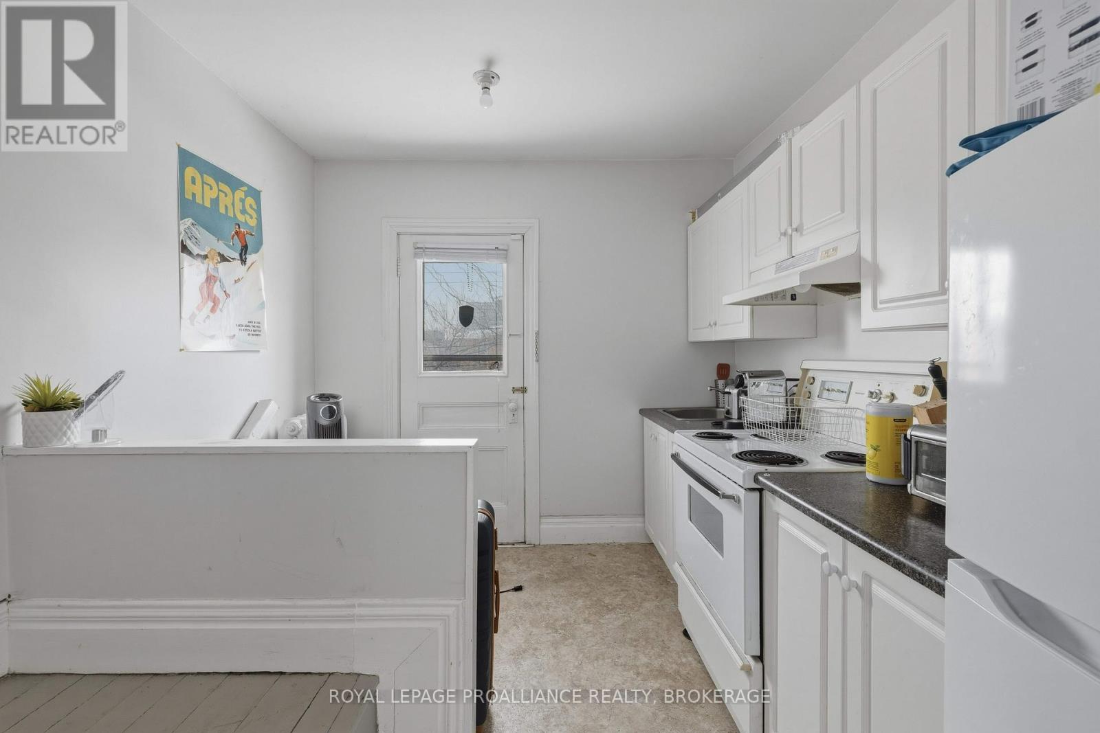 279 FRONTENAC STREET - 21