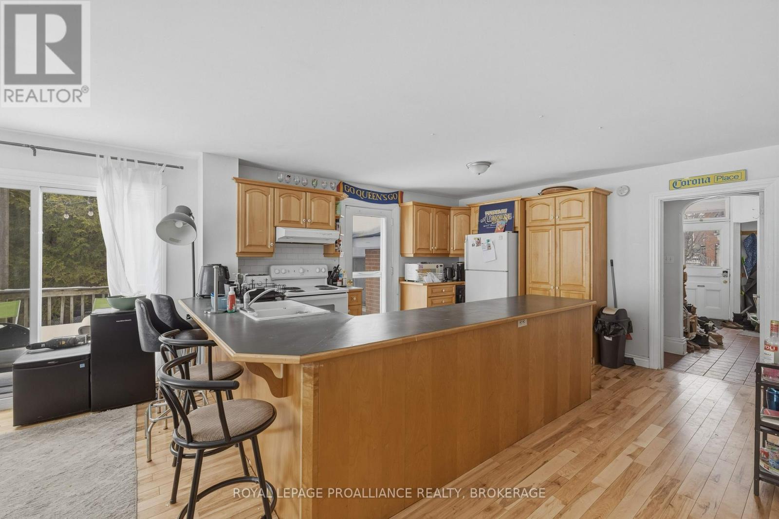 279 FRONTENAC STREET - 10