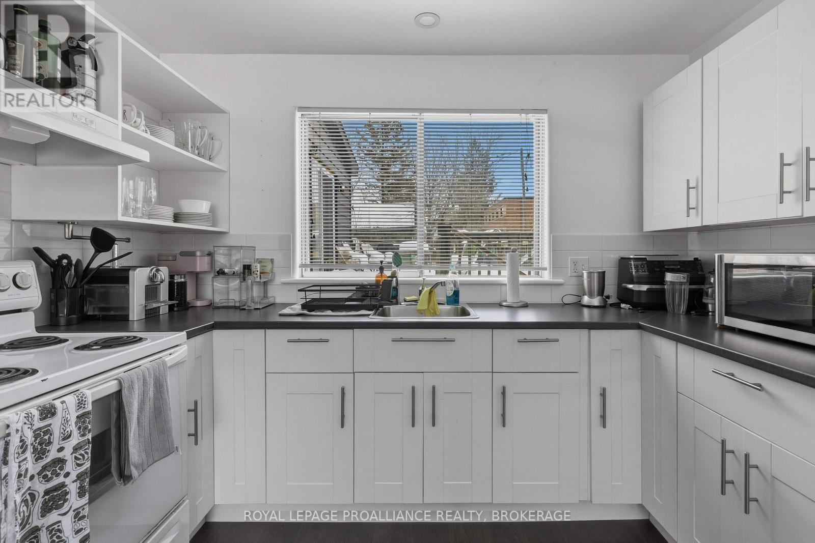 279 FRONTENAC STREET - 32