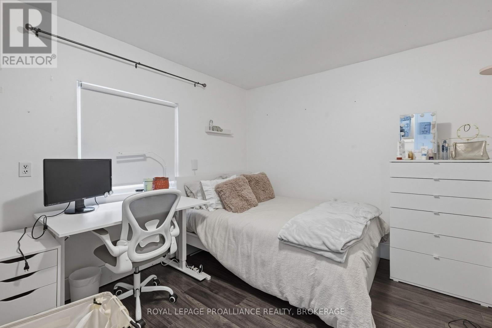 279 FRONTENAC STREET - 34