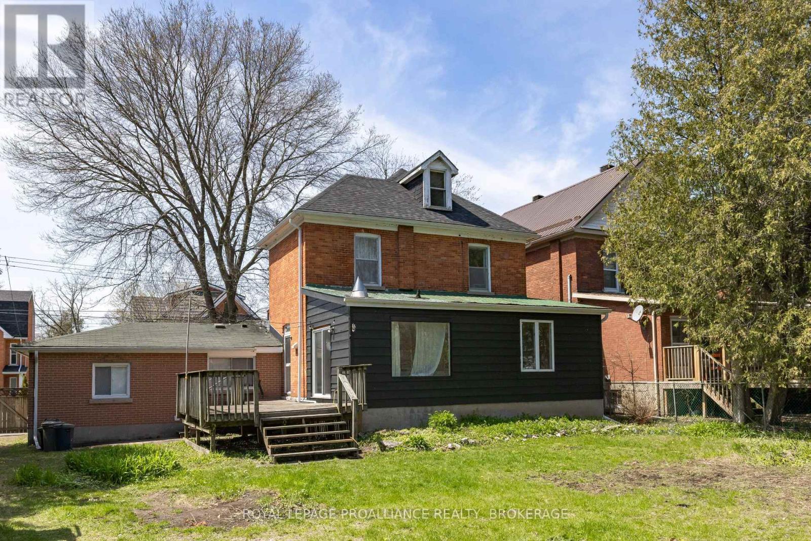 279 FRONTENAC STREET - 38