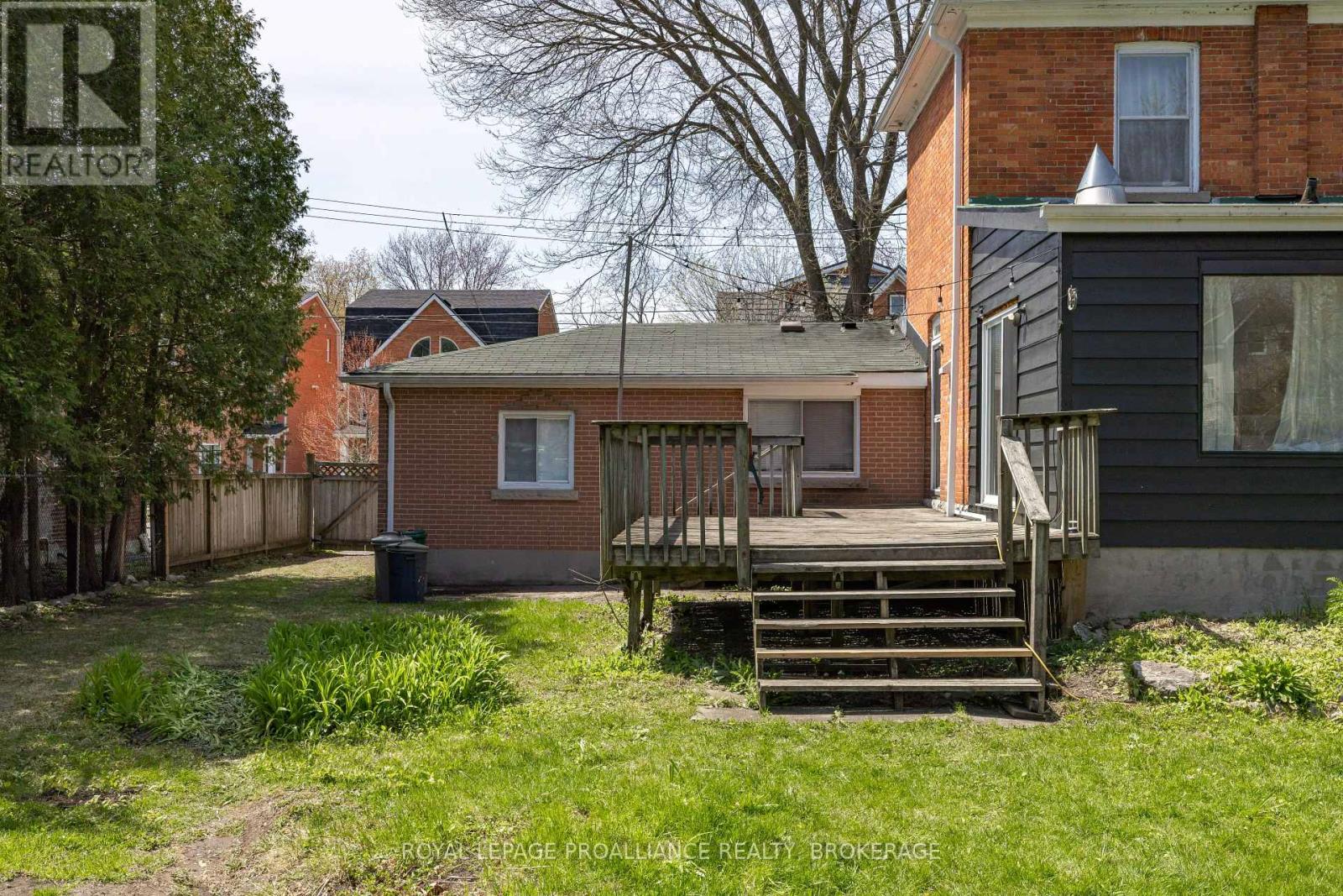 279 FRONTENAC STREET - 41