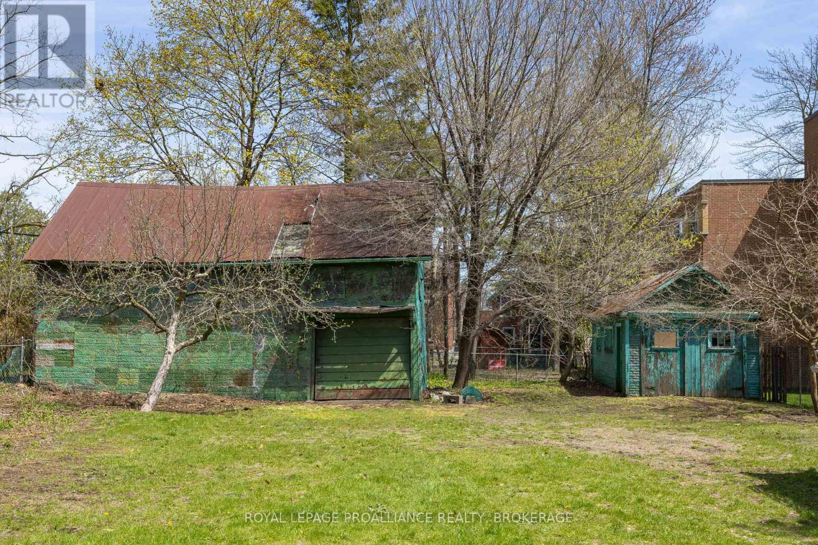 279 FRONTENAC STREET - 44