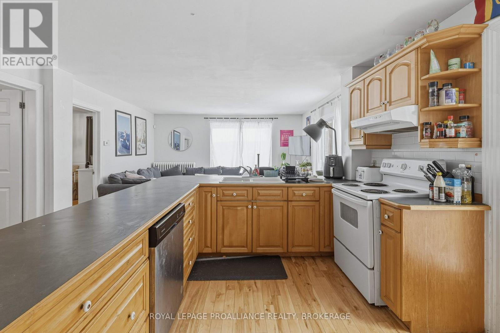 279 FRONTENAC STREET - 9