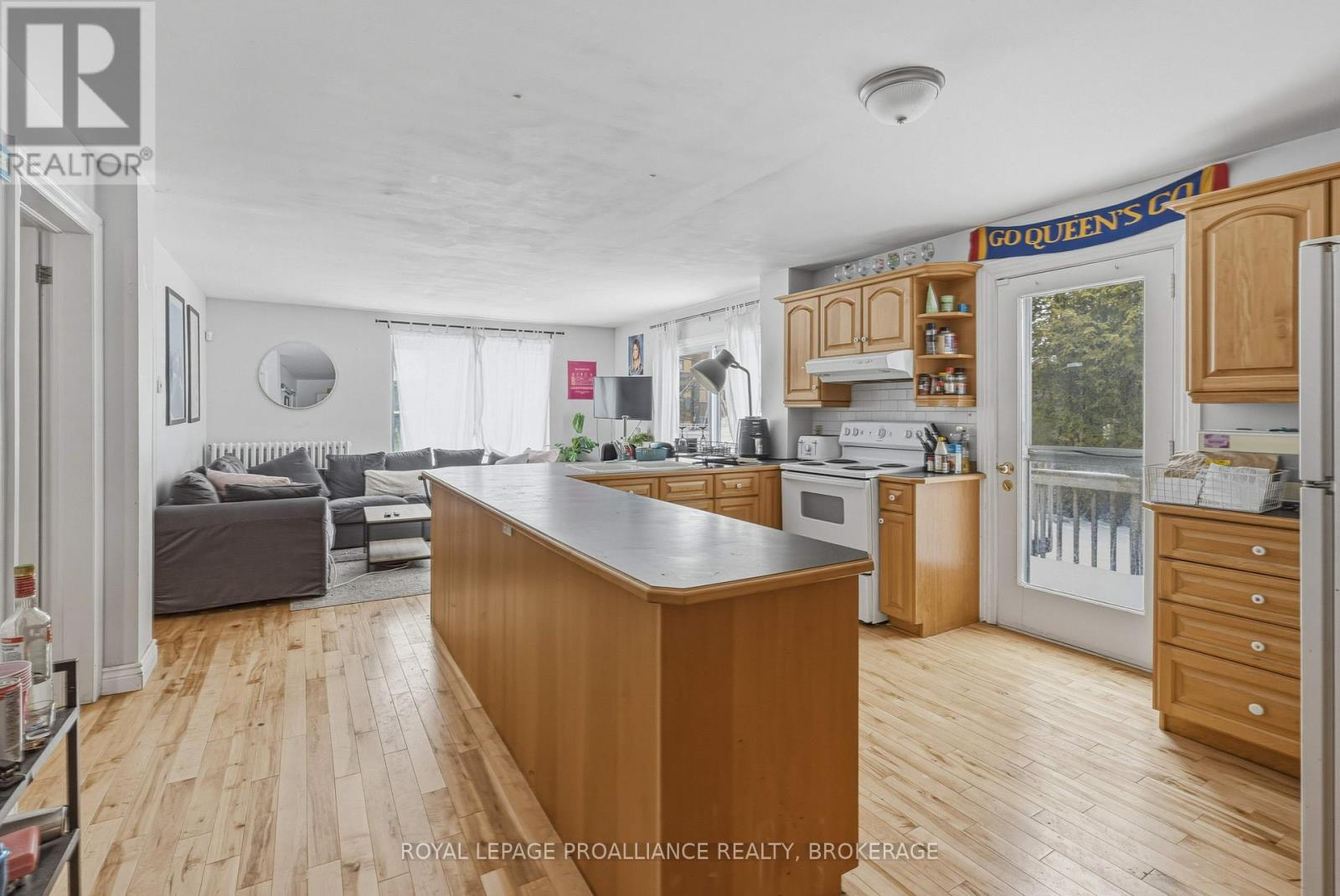 279 FRONTENAC STREET - 8