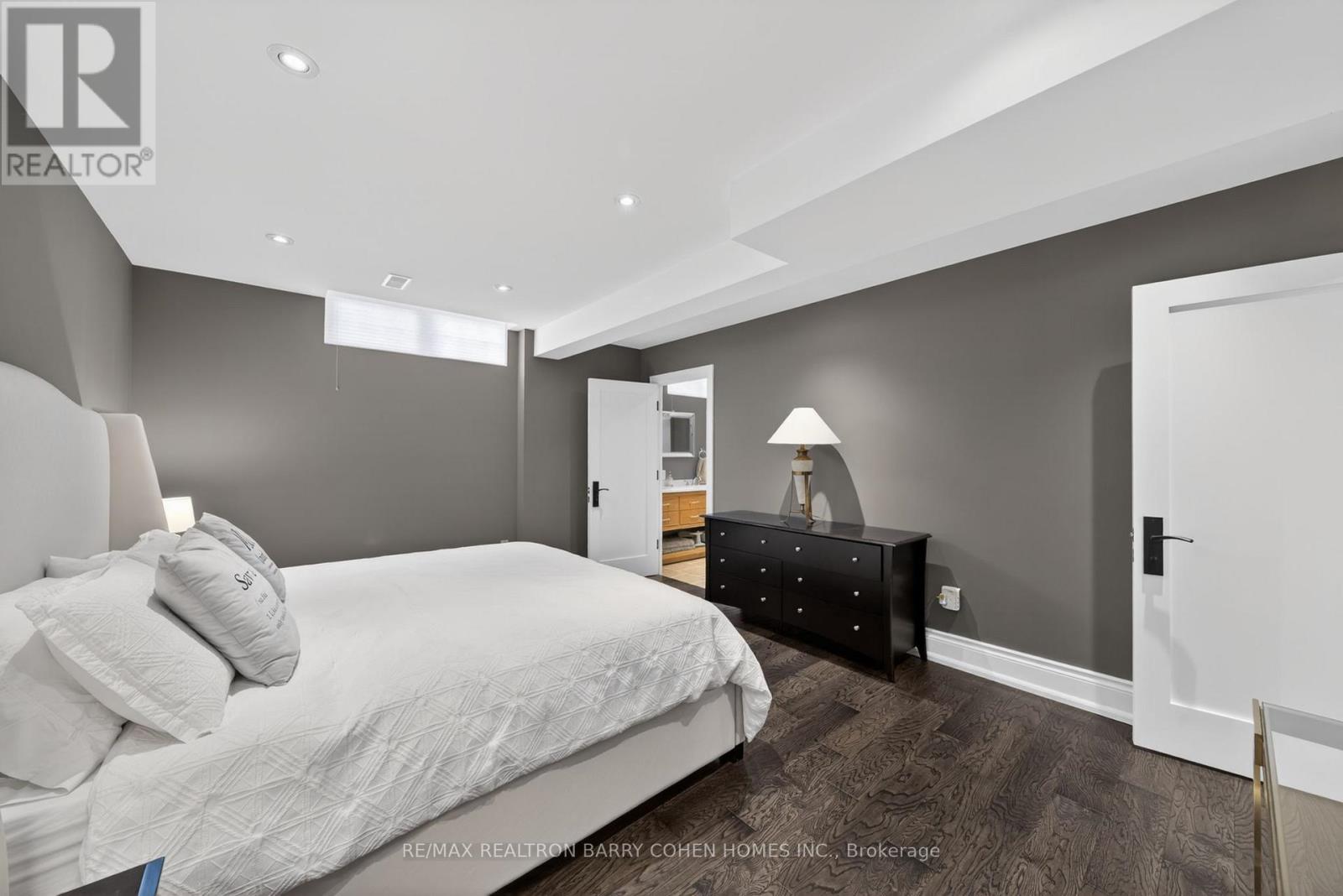 9 WOLFORD COURT - 28