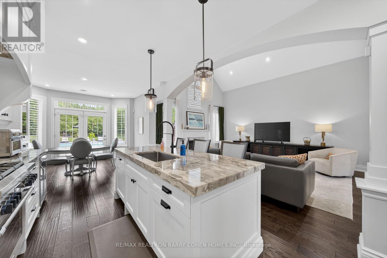 9 WOLFORD COURT - 8