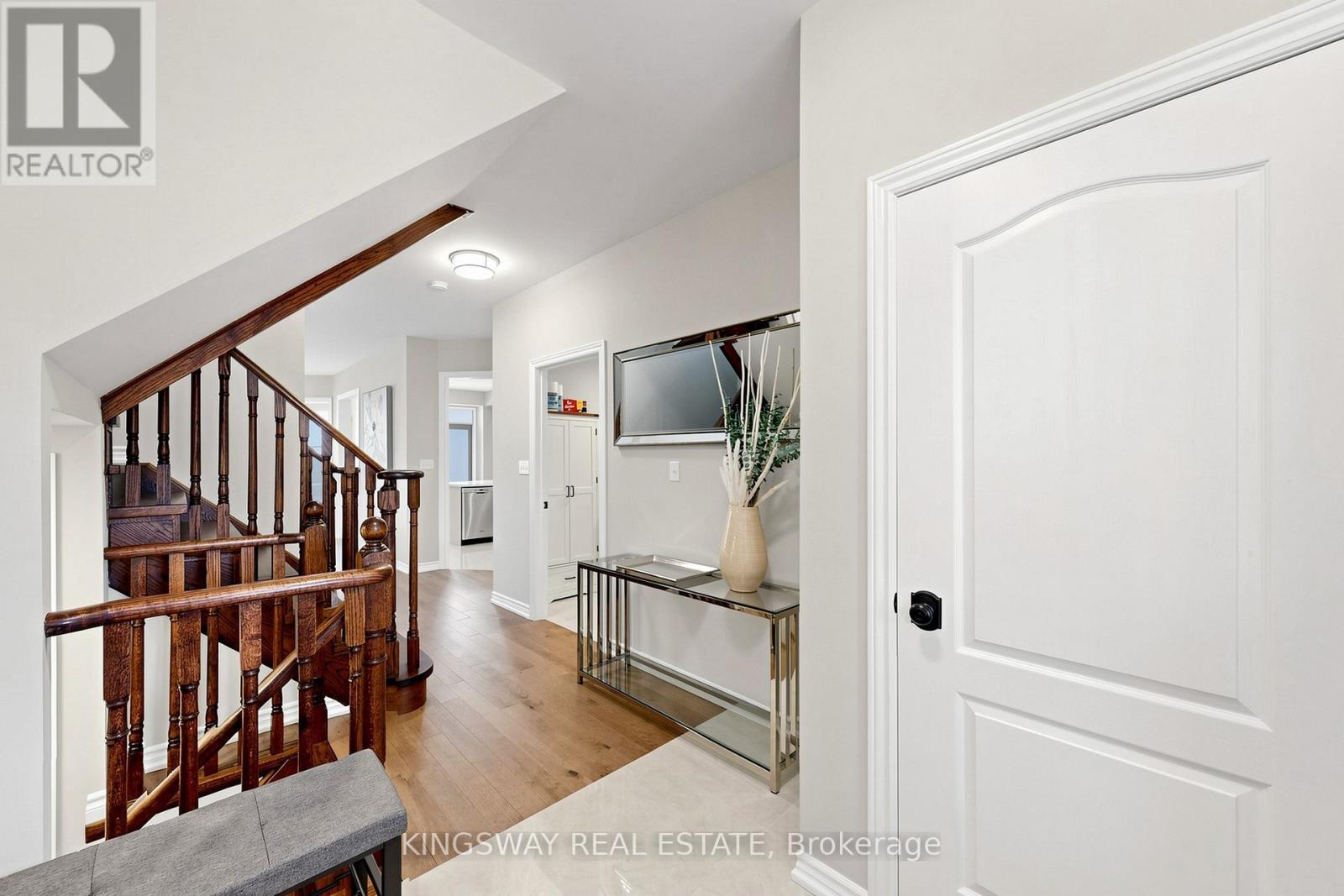 Hardwood Floors Throughout (2024)