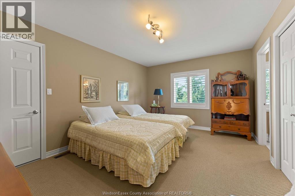 24 SANDY LAKE - 21