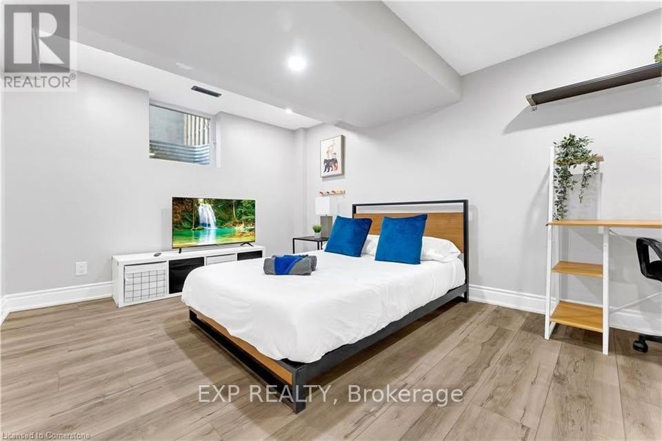 2258 MANCHESTER DRIVE - 25