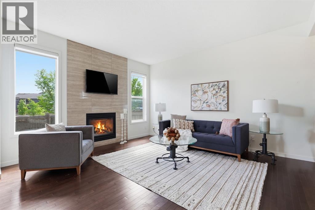 Hardwood floors & gas fireplace